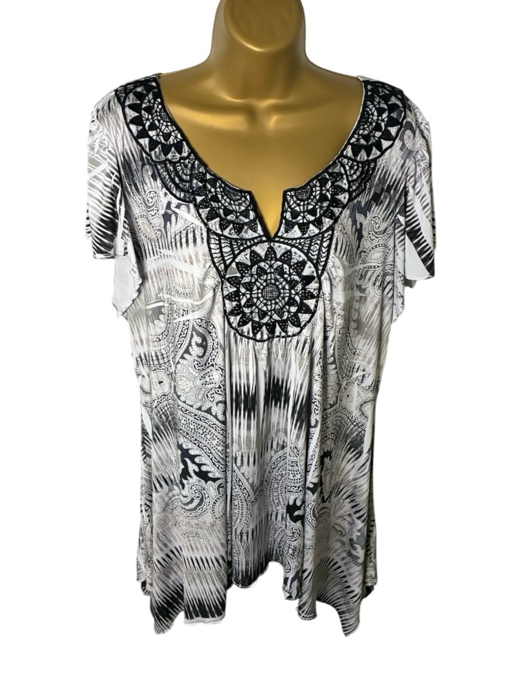 World Unity Woman Embellished Paisley Tunic Top Gray Black Short Sleeve 1X